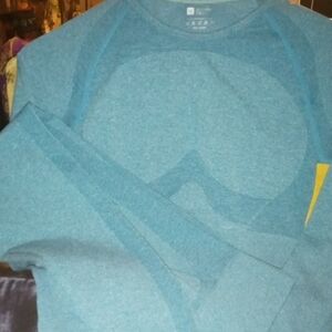 Aqua Heathered 2pc Workout Set by JOLLMONO.